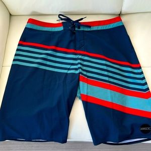 O’Neill Hyper freak Board Shorts Sz 34 EUC Two tone blue/Red drawstring closure